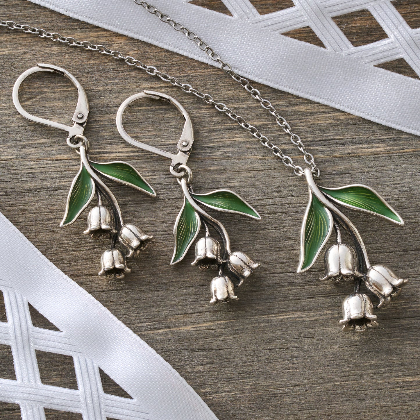 Vintage Lily of the Valley Floral Drop Gift Set (Leverbacks)