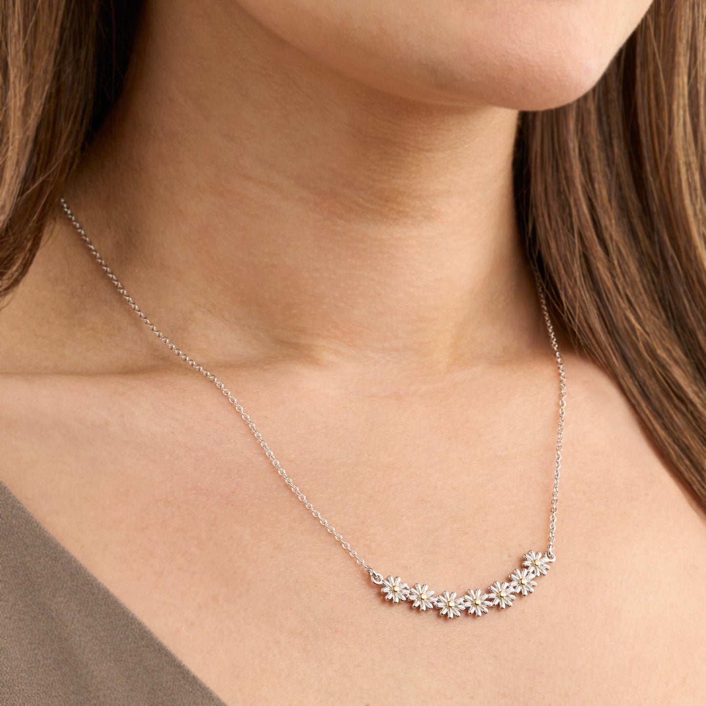 Delicate Daisy Necklace