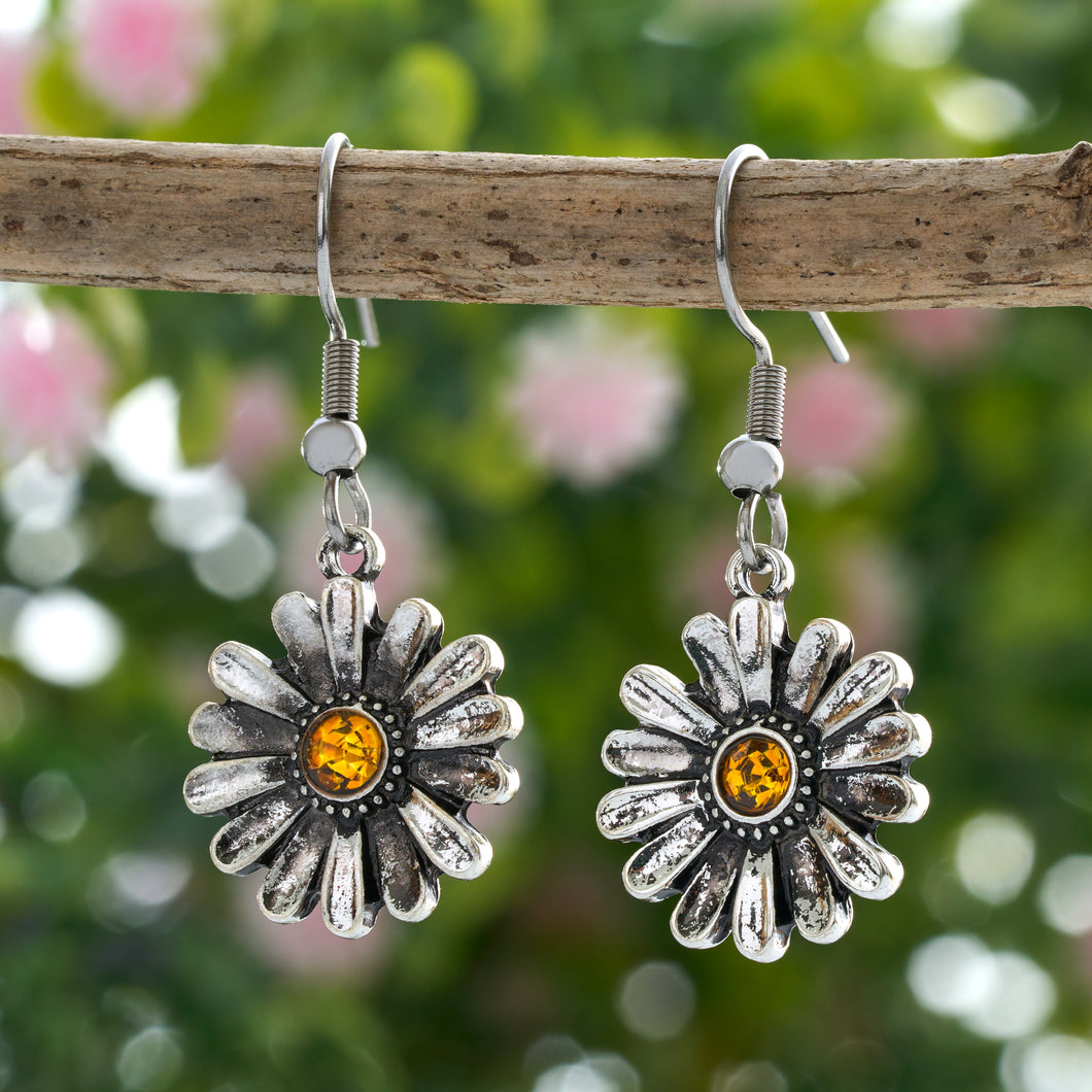 Lightweight Vintage Daisy Earrings