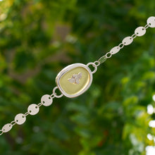 Load image into Gallery viewer, Glass Bee Bracelet