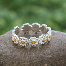 Load image into Gallery viewer, Sterling Silver Daisy Ring
