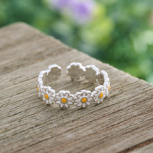 Load image into Gallery viewer, Sterling Silver Daisy Ring