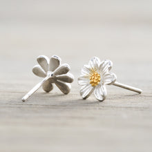Load image into Gallery viewer, Sterling Silver Daisy Studs