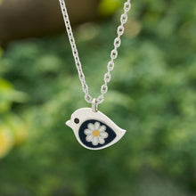 Load image into Gallery viewer, Dainty Daisy Birdie Necklace Gift Set