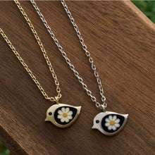 Load image into Gallery viewer, Dainty Daisy Birdie Necklace Gift Set