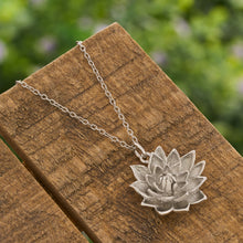 Load image into Gallery viewer, Water Lily Necklace