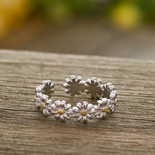 Delicate Daisy Ring