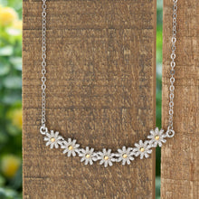Load image into Gallery viewer, Delicate Daisy Necklace