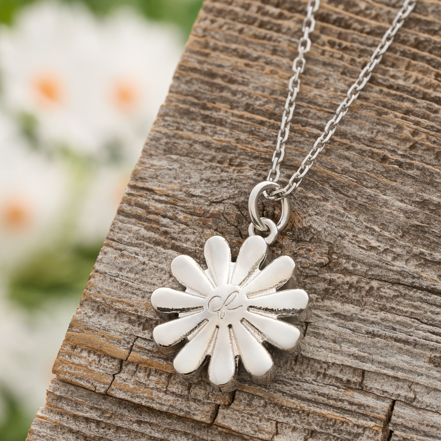 White Daisy Necklace