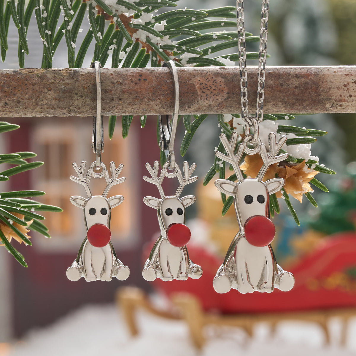 Sitting Reindeer Gift Set (Leverbacks)